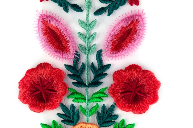 Decorațiune brodată manual, motive tradiționale